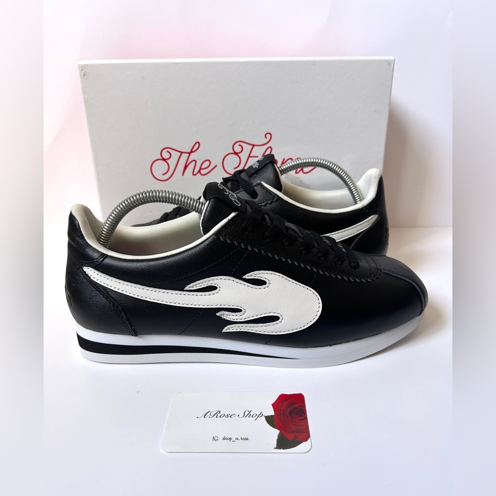 YG 4Hunnid The Flame Block Runner Black/White Shoes Size: 9 M